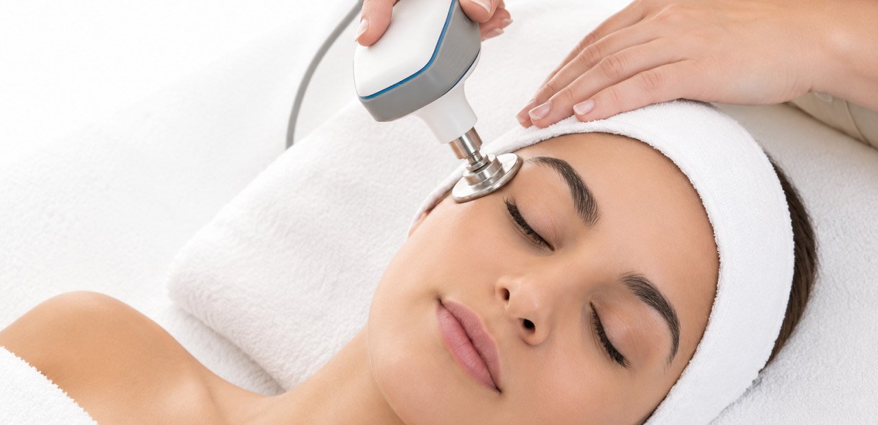 Tratamiento facial con Indiba Edna Pro en María Rodríguez Estética Barcelona